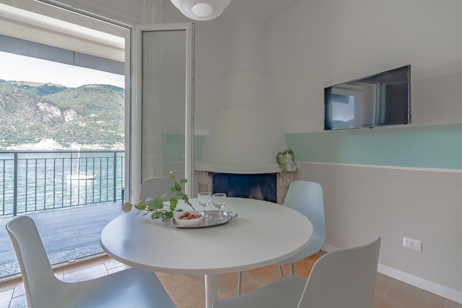 Ninfea Apartments By Wonderful Italy Леццено Екстер'єр фото