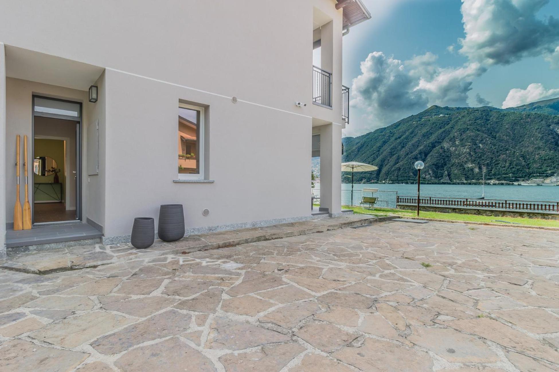 Ninfea Apartments By Wonderful Italy Леццено Екстер'єр фото